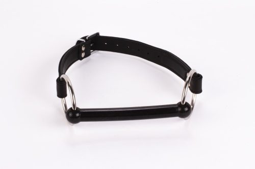 Devil szilikon harapórúd fekete bőr pánttal