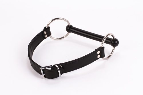 Devil szilikon harapórúd fekete bőr pánttal